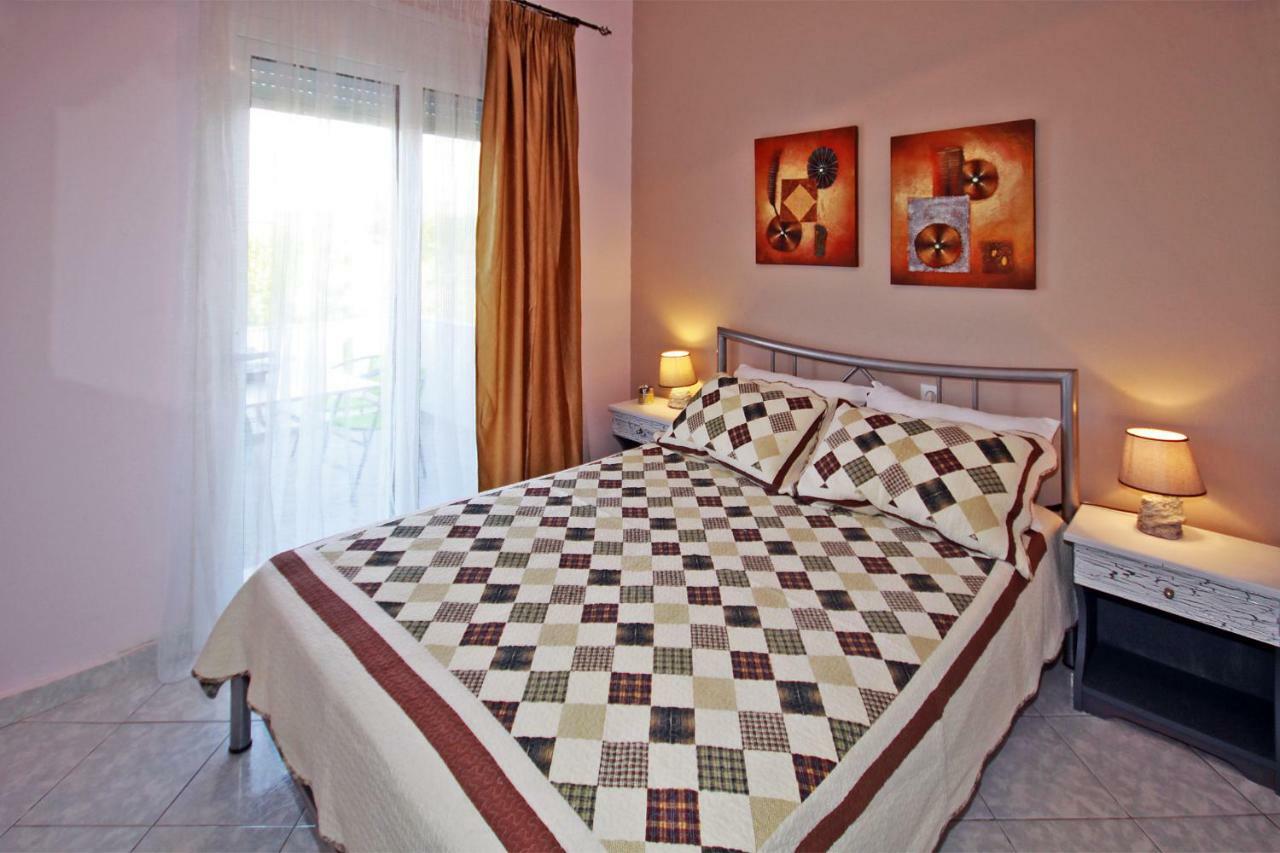 Zephyros Family Apartments 1 Ormos Panagias Luaran gambar